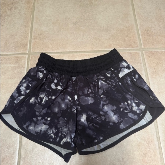 Lululemon Athletica Tracker Shorts - Picture 1 of 5